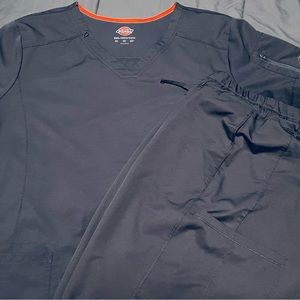 Women’s scrubs